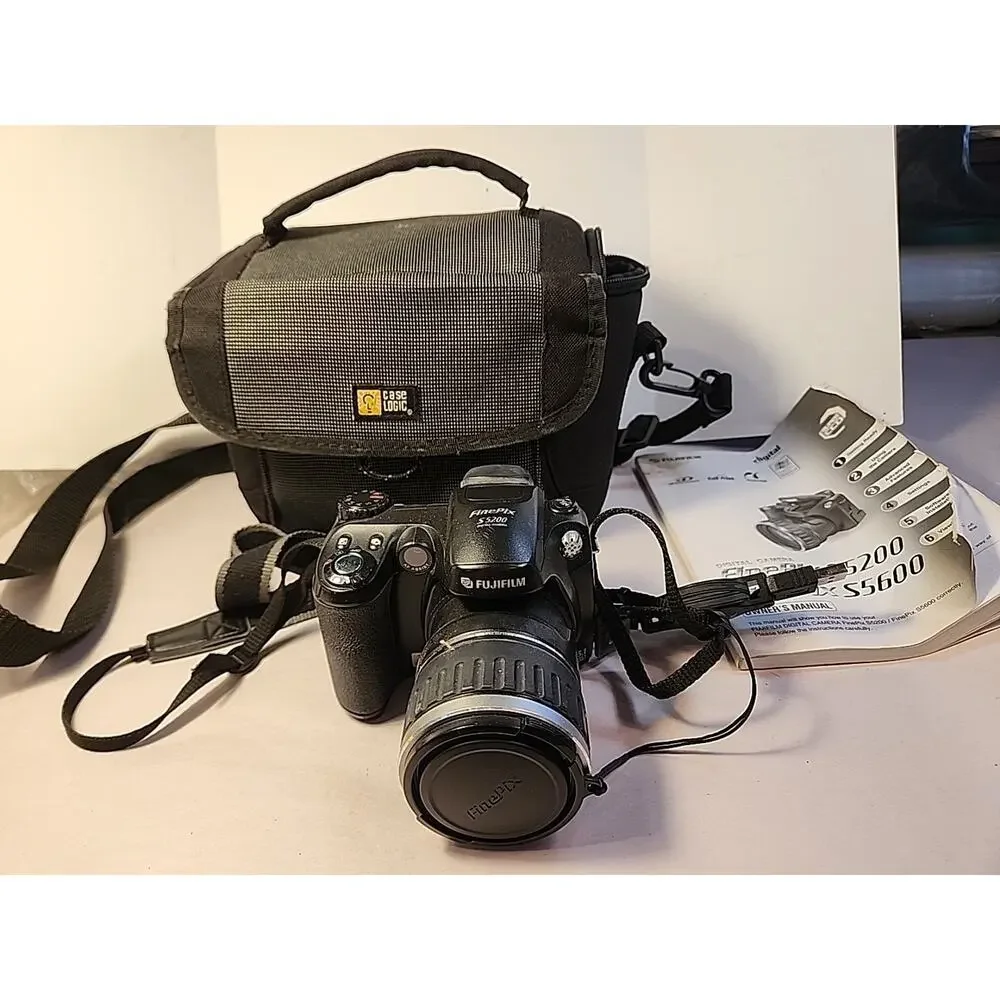 Fujifilm FinePix S5200 Digital Camera – 5.1MP 10x Optical Zoom Case/owners Man